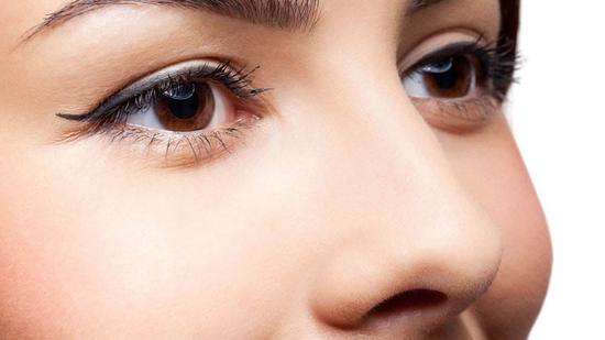 天津伊美爾醫(yī)療美容?？漆t(yī)院郭美艷潮流，巧手繡眼線驚艷四座