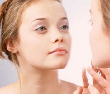 面部吸脂減肥：費(fèi)用和風(fēng)險(xiǎn)解析，你需要了解的事項(xiàng)