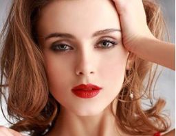 《青醫(yī)附院眼袋手術(shù)，權(quán)威醫(yī)生團(tuán)隊(duì)全面介紹，了解手術(shù)費(fèi)用表》