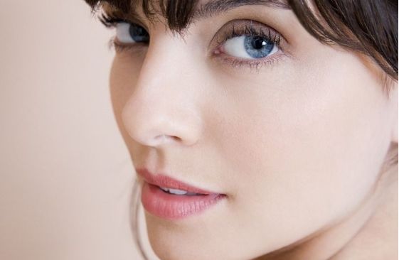 青島有一位劉長發(fā)醫(yī)生擅長鼻子整形，他的實力及案例讓人驚嘆