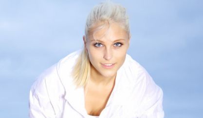 白袍醫(yī)術(shù)對(duì)決，百家爭鳴，擁有龐大粉絲群的兩位醫(yī)生簡雪平和文輝，誰更勝一籌？