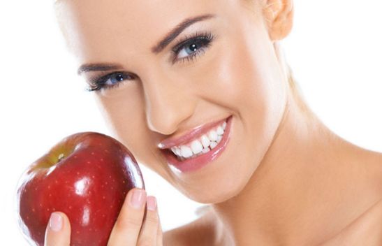 王麗妮雙眼開(kāi)眼露神，完美審美由我親自解讀！