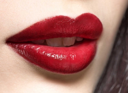 鄭大第一附屬醫(yī)院豐胸手術費用高不高？有沒有詳細的價格明細表和真實的醫(yī)院點評？