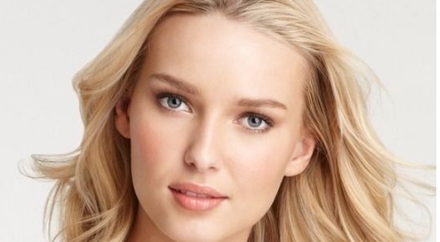 國外明星都偏愛哪些整形項目？豐胸、豐臀、嘴唇加厚是更流行的歐美標準模式嗎？