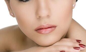 國外女明星為何鐘情于擁有古銅皮膚厚嘴唇的魅力？！