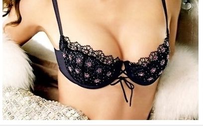 醫(yī)生量曹，誰更擅長雙眼皮手術(shù)？重慶整形巨匠較技細(xì)。