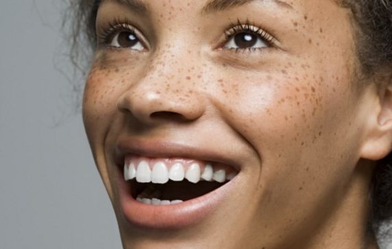 楊明勇：成都頂級(jí)整形醫(yī)生呈現(xiàn)神奇魅力，玻尿酸面部填充效果矚目