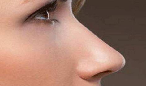 北京市急需一個(gè)專業(yè)排名前三的吸脂醫(yī)生：伊光、王歡、郭偉等實(shí)力相近！