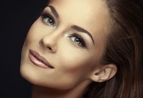 北京市有許多知名的脂肪隆胸醫(yī)生，今天我們來為大家介紹一下排名前十的實(shí)力醫(yī)生以及他們的價格表。