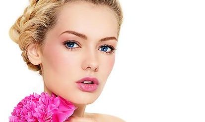 重慶鄭荃麗格：專業(yè)醫(yī)美團(tuán)隊(duì)改善青春?jiǎn)栴}