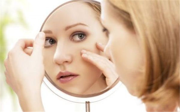 耳軟骨隆鼻，靠譜嗎？會(huì)不會(huì)穿出來？