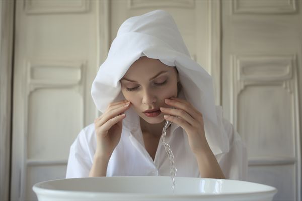 醫(yī)院還是整形機(jī)構(gòu)更適合割雙眼皮？四點(diǎn)解析，輕松選擇！