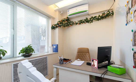 北京金燕子醫(yī)療美容