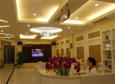 南寧黃振強醫(yī)療美容