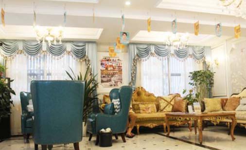 廈門(mén)因?yàn)槌躅佱t(yī)療美容