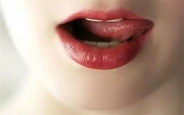 長(zhǎng)沙熊貓針填充淚溝醫(yī)生