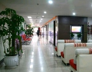 北京星美醫(yī)療美容門診部做假體豐胸使用的什么材料？假體豐胸的優(yōu)點(diǎn)是什么？