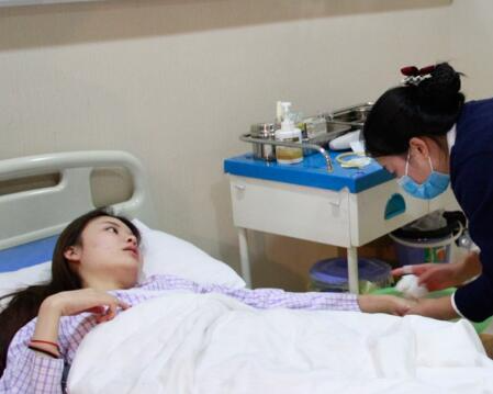 北京藝星整形專家郭峰做假體隆鼻修復怎么樣？郭峰假體隆鼻修復案例