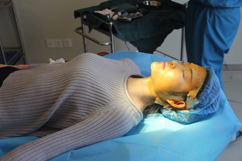 鄭州童一顏整形醫(yī)生李永勝做假體隆鼻+耳軟骨隆鼻案例效果對比圖 鄭州童一顏整形醫(yī)生李永勝做假體隆鼻+耳軟骨隆鼻案例效果對比圖