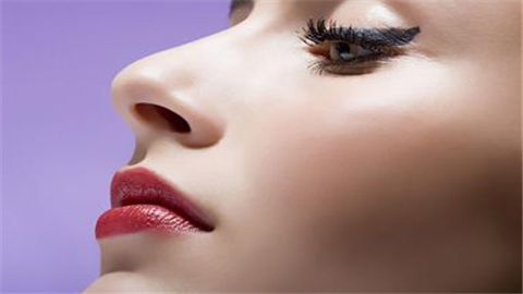 膨體隆鼻會越來越低嗎？