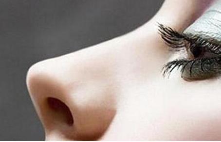 手術(shù)縮鼻翼大概需要多少錢？可能會(huì)出現(xiàn)什么危險(xiǎn)嗎？