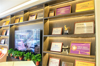 鄭州東方女子醫(yī)院醫(yī)療美容科_榮譽墻