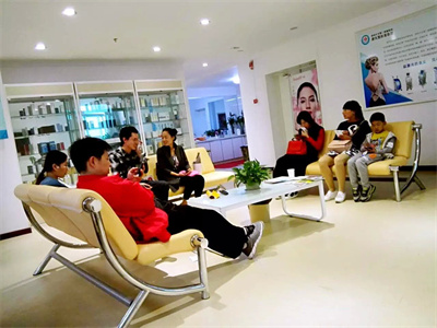 鄭州大學第二附屬醫(yī)院植發(fā)中心_休息區(qū)