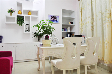 鎮(zhèn)江瑞麗醫(yī)療美容醫(yī)院_咨詢室