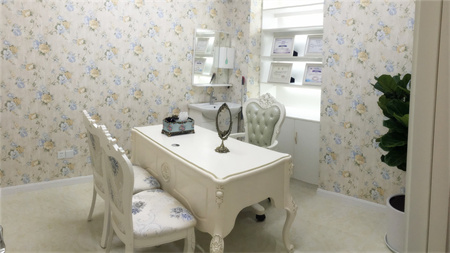 成都百齡醫(yī)學(xué)美容門診部_面診室