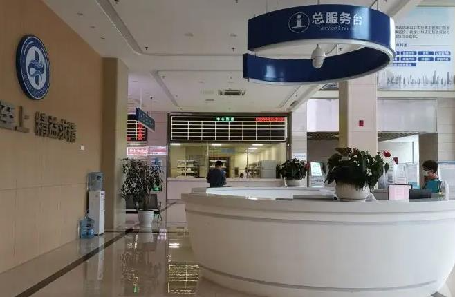 四川省人民醫(yī)院東籬醫(yī)院整形美容科_醫(yī)院導(dǎo)引臺