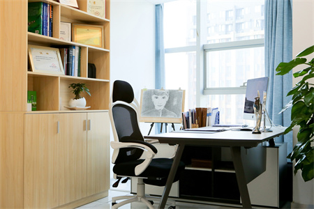 赤峰夏天整形美容門診部_醫(yī)生辦公室