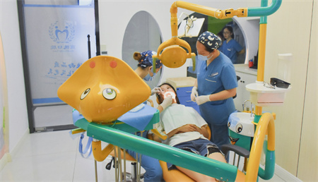 成都元?dú)饷姥揽谇婚T(mén)診部_兒童治療室