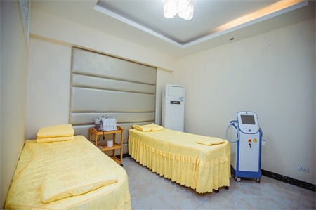 哈爾濱華運(yùn)醫(yī)療美容診所_皮膚治療室