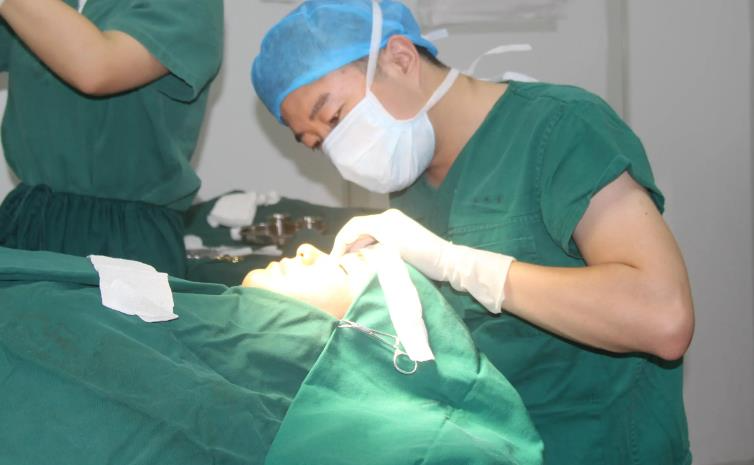 南昌十二醫(yī)院植發(fā)科_