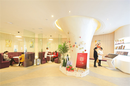 十堰安琪兒醫(yī)學美容門診部_大廳一角