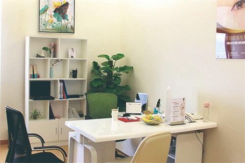 長(zhǎng)春劉小菲醫(yī)療美容診所_咨詢室