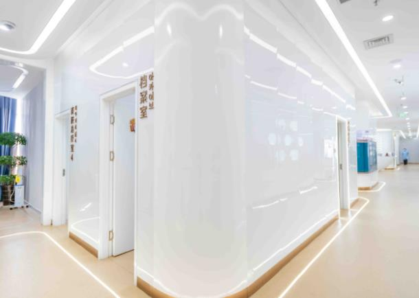 新疆庫爾勒天姿醫(yī)療美容醫(yī)院_走廊