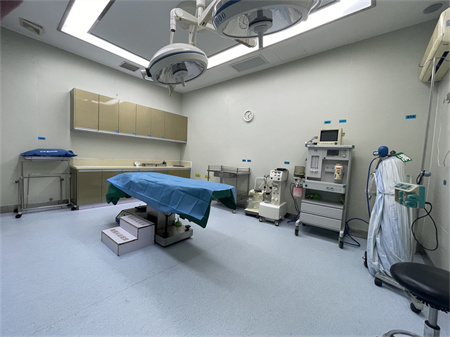 西雙版納曼弄楓美之峰醫(yī)療美容門(mén)診部_手術(shù)室