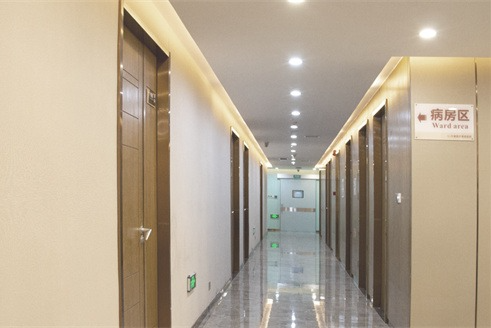 成都明星醫(yī)療美容門診部_走廊