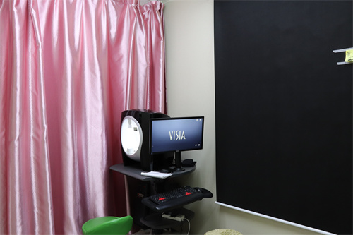 烏魯木齊當(dāng)代皮膚病?？漆t(yī)院_皮膚檢測(cè)儀器