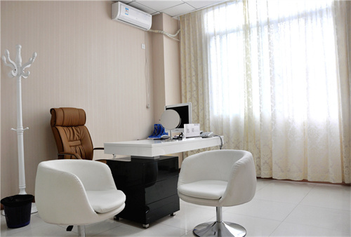 烏海亨曼尼醫(yī)療美容診所_咨詢室