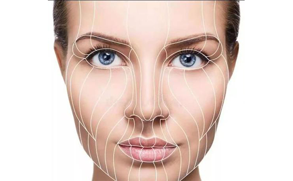 自體脂肪豐面頰是怎么做的？