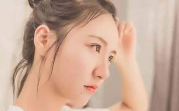 假體隆下巴多久能消腫？