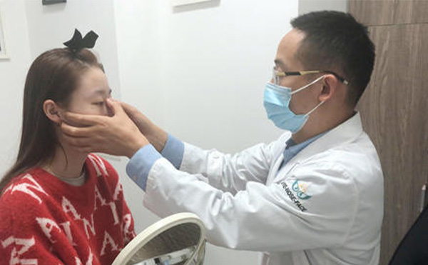 不用做手術(shù)，三個(gè)動(dòng)作輕松大臉變小臉