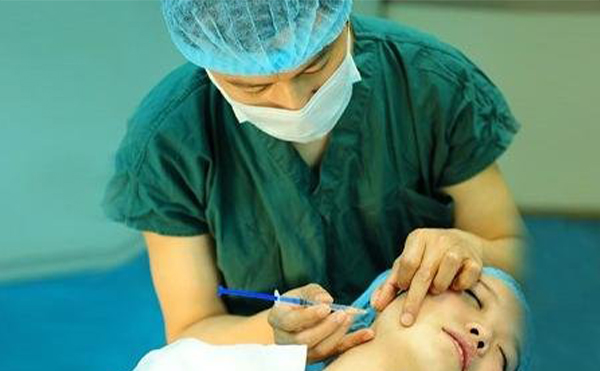 打一針瘦臉針要多少錢?美容院賣的幾十元一支的可信嗎?